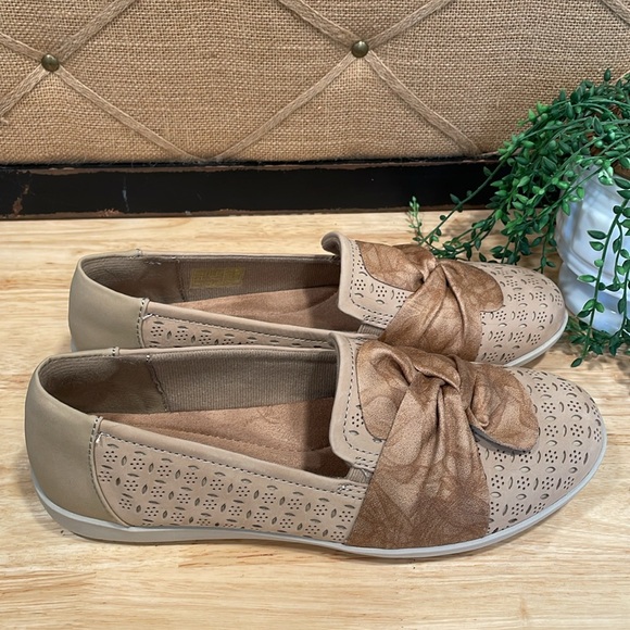 Earth Origins shoes - Picture 4 of 8